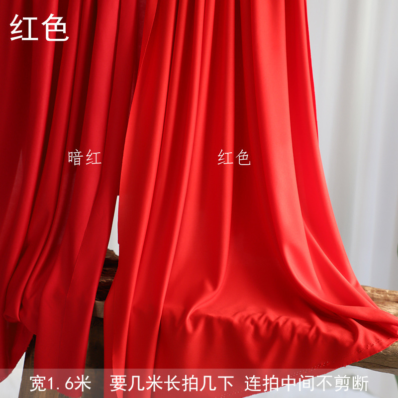 結婚祝い用の生地のシャンパン色は平板布の結婚前の布のカーテンを飾ってシーンを作って結婚式のウェディングベールの生地を配置します。|undefined