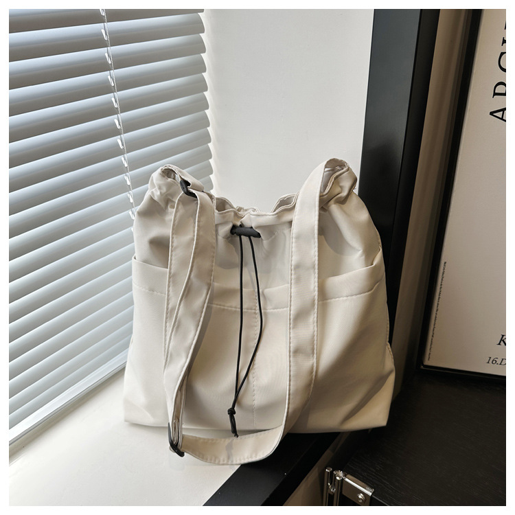 The popular autumn and winter bags for women in 2024: large-capacity crossbody bag, Tote commuter bag, single-shoulder bag, soft undefined