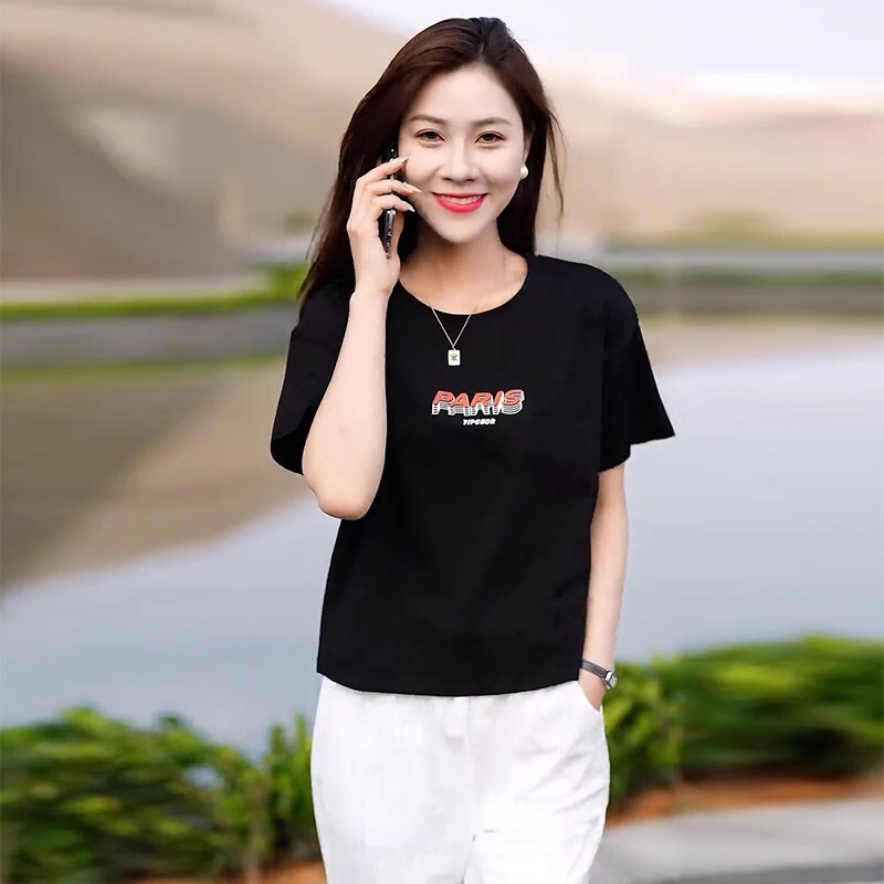 ファッショナブルで西洋風の女性用半袖Tシャツ2025夏の新しいスタイル、痩身と年齢軽減、ゆったりと多用途、肉感カバーのラウンドネックトップ|undefined