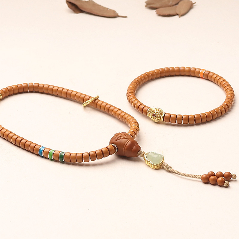 Design of a Handheld Olive Stone Bead with Clear Core, Finely Carved Edges, Straight-Cut Barrel-Shaped Bead, Three-Way Coaxial Connection, and Soft Finger-Wrapping Texture Design of a Handheld Olive Stone Bead with Clear Core, Finely Carved Edges, Straight-Cut Barrel-Shaped Bead, Three-Way Coaxial Connection, and Soft Finger-Wrapping Texture