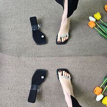 ��ɫ�Aֺ͸����ЬŮ����һ�֎�؈����ĸˮ��и�����ЬŮ���⴩