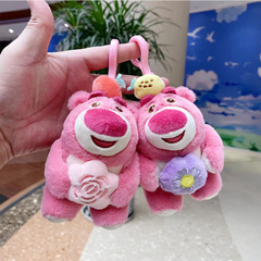 いちご熊のぬいぐるみを抱いて卸売りします。