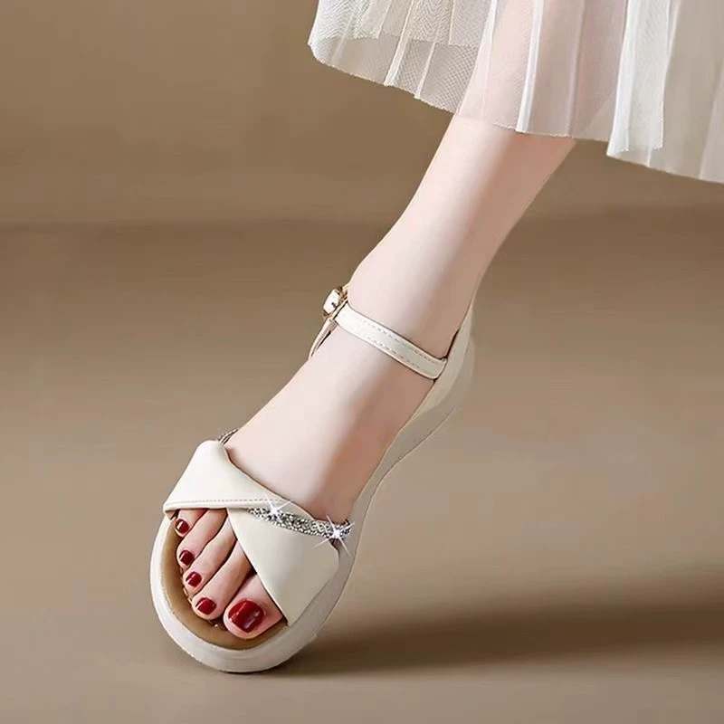 Женские сандалии 2025, новые летние, красивые сандалии и шлепанцы, плоские, в стиле феи, подходят к юбке, для работы.