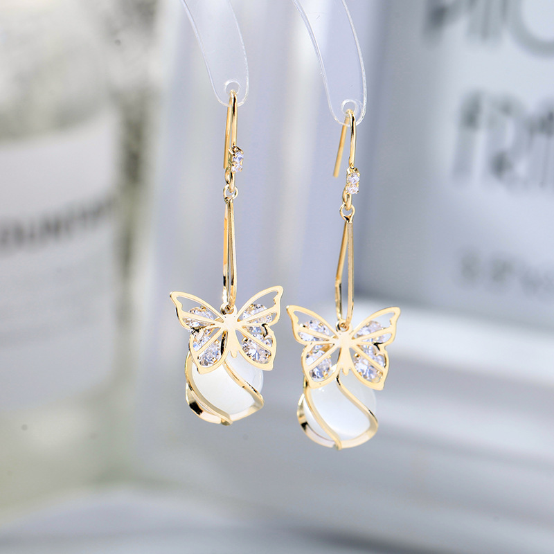 Boucles D&#39;oreilles En Cuivre Pompon Papillon De Mode Simple En Gros display picture 1