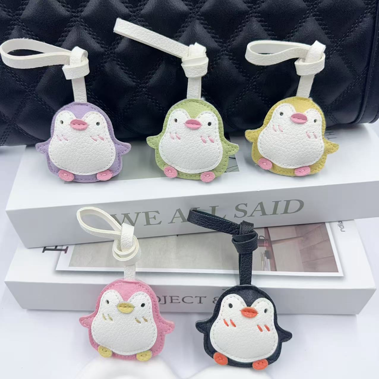 Cute pingüino cuero colgante accesorios de dibujos animados pingüino bolsos joyas colgante al por mayor