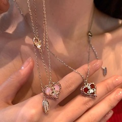 2025 新ピンクラブサートゥーンネックレス女性のためのインライト高級デザインロング鎖骨ロック学生バージョンネックレス