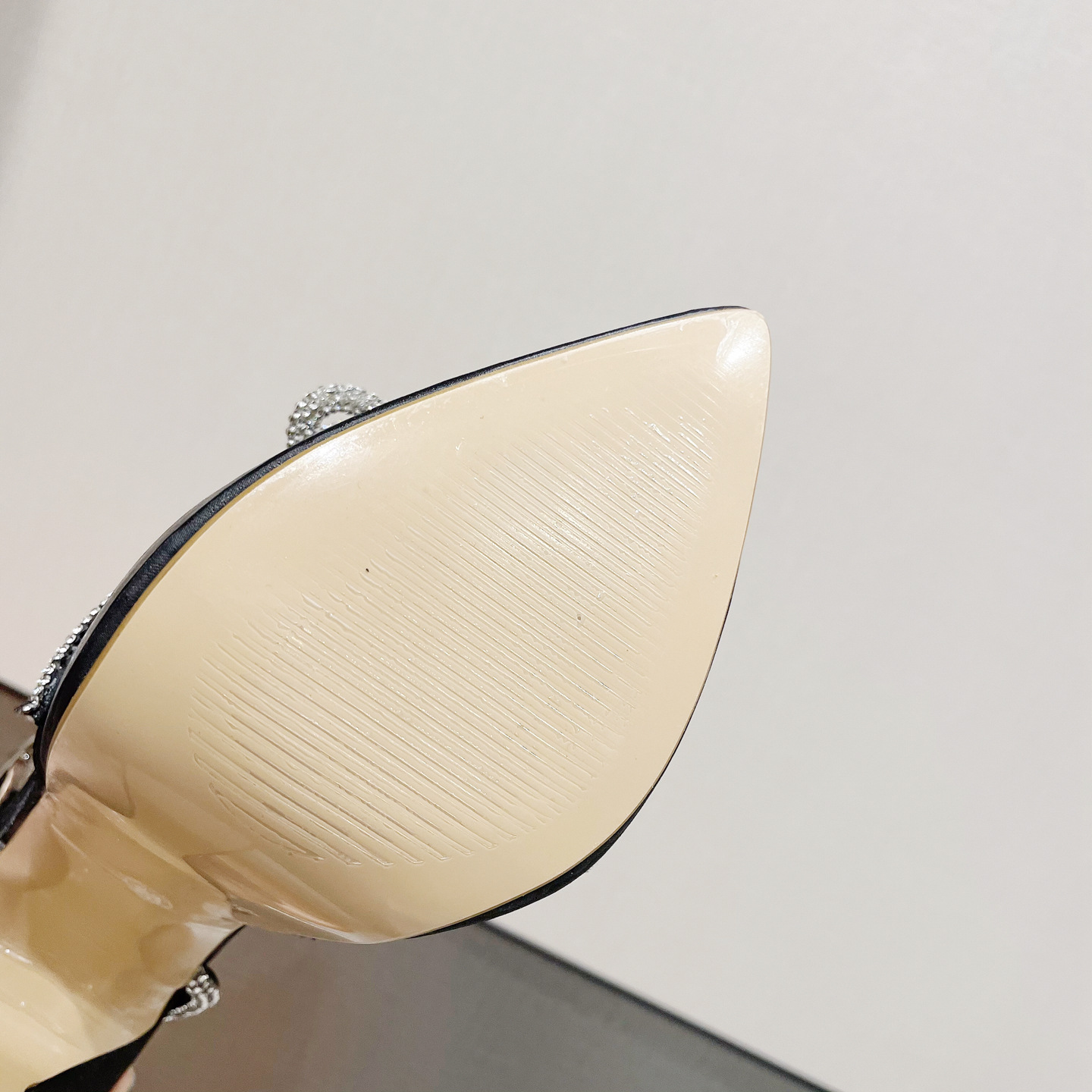 Damen neue modische Strass-Schleife, französischer spitzer Zehenbereich, hohle Plateau-High-Heels_voghion.com