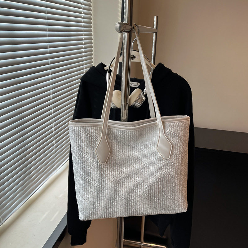 Bolsa de gran capacidad para mujeres 2026 nuevo estilo extranjero tejido de hombro brazo bolso de mano para salir bolsa de viaje