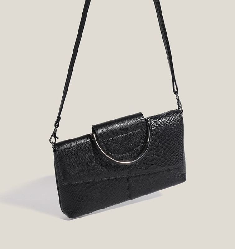 Women's Pu Leather Splicing Crocodile Vintage Style Square Magnetic Buckle Shoulder Bag Clutch Bag Handbag display picture 8