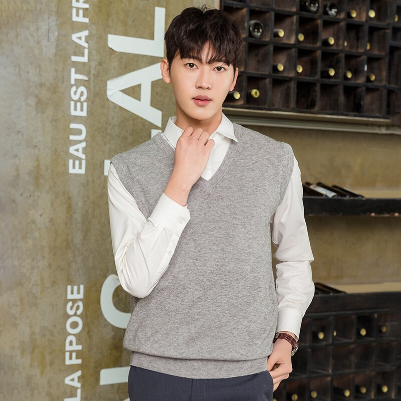 Cross-border men's V-neck sweater vest, autumn and winter style, Andy velvet knitted vest, sleeveless casual solid color vest Cross-border men's V-neck sweater vest, autumn and winter style, Andy velvet knitted vest, sleeveless casual solid color vest