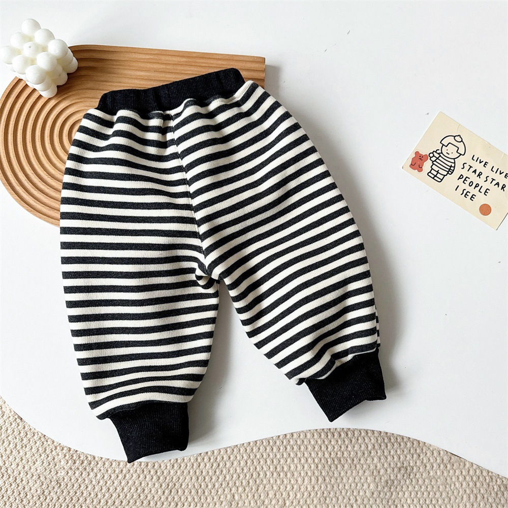 Ropa para niños coreanos, estilo occidental, ropa de algodón de otoño e invierno para niños blancos, gruesa y cálida, ropa de algodón para bebés de 1 a 3 años, ropa de salida 2