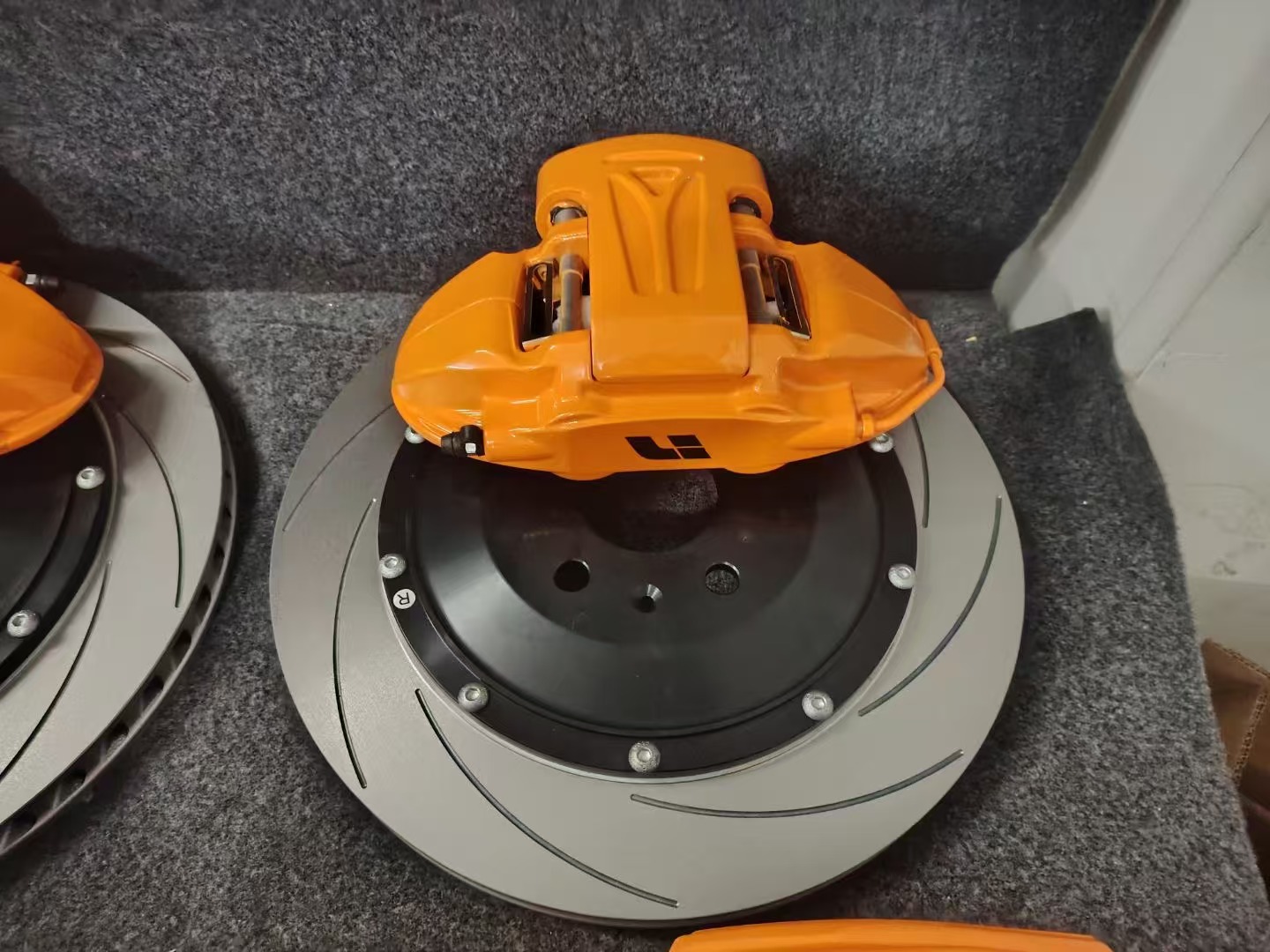 A4 B9 A6 C8 Rear Electric-Mechanical Integrated 4-Piston Upgraded Brake Caliper Kit and Others