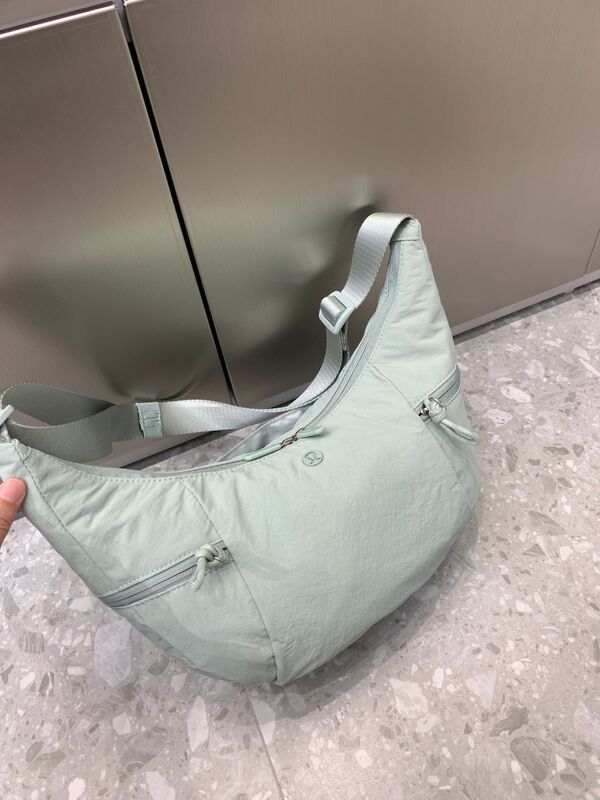 lululemon新款Slouchy 6L牛角包单肩斜挎包饺子包户外健身瑜伽包|undefined