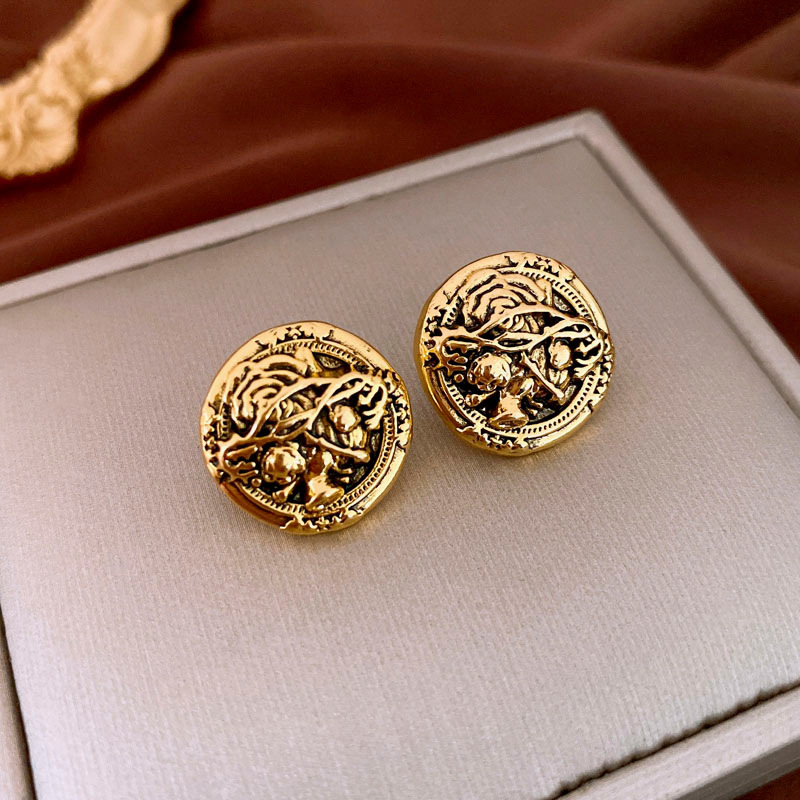 銀針欧米の誇張した愛のピアスは贅沢で高級感のあるイヤリングです。