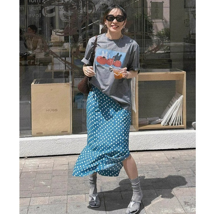 Gorgeous Summer Outfit for Petite Women, Casual Lazy Style, Gray Printed Short-Sleeve Top and Blue Polka Dot Skirt Set for Women