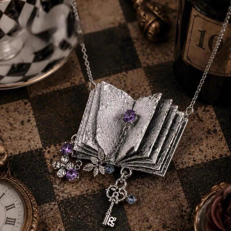 Vintage Alice's Dreamland Magic Book Key Collarbone Necklace for Women, Fashionable, Luxurious, High-end Flower and Leaf Necklace Vintage Alice's Dreamland Magic Book Key Collarbone Necklace for Women, Fashionable, Luxurious, High-end Flower and Leaf Necklace