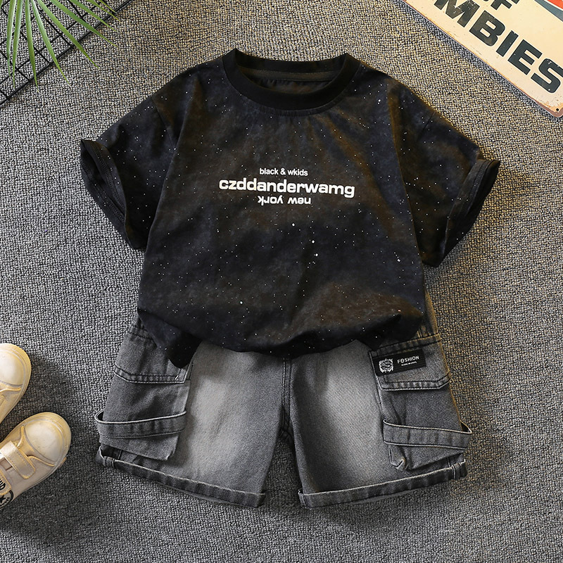 5384 Traje de verano para niños 2025 nueva ropa para niños fresco y guapo bebé estilo de verano de manga corta a rayas de la calle frita