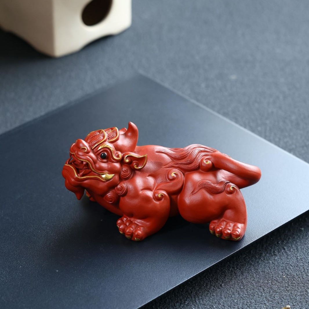 宜兴紫砂描金觅财貔貅精品朱泥茶宠摆件手工招财茶玩功夫可养貔貅
