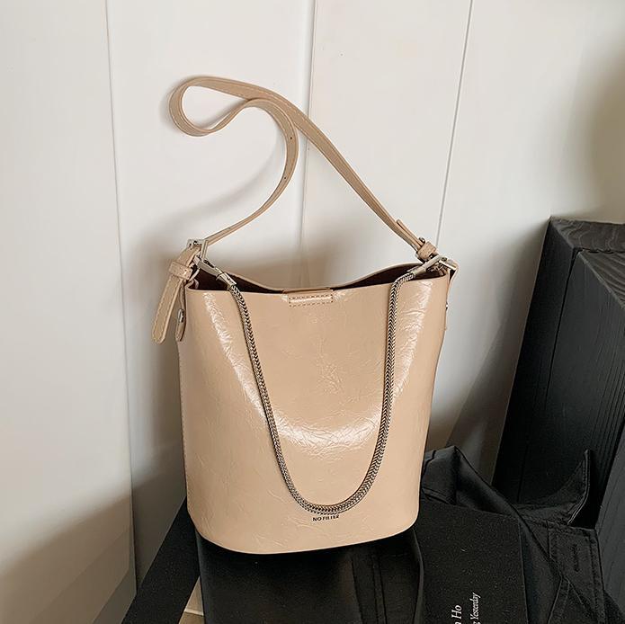 Alta sensación retrógrada de cera de cuero bolso de agua para mujeres 2024 nuevo nicho Zhong universal bolso de hombro de moda bolso de mochila