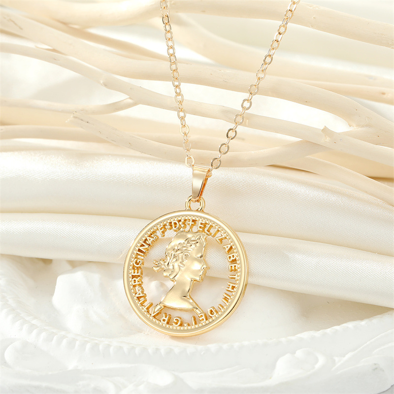 Vintage Sun Queen Avatar Pendant Alloy Diamond Clavicle Chain display picture 3