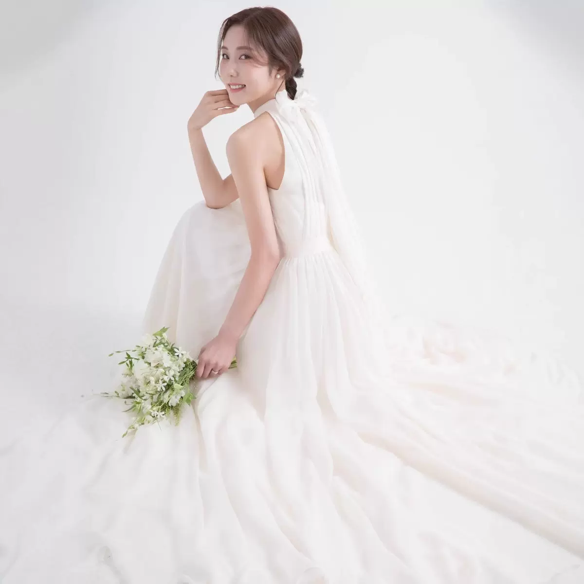 气质轻婚纱新款露肩雪纺礼服森系旅拍小拖尾草坪婚礼超仙迎宾白纱