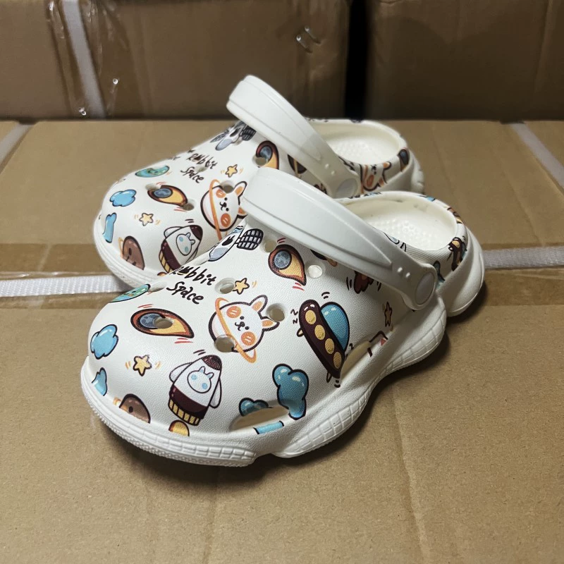 Индивидуальная детская обувь с пляжными отверстиями, Нескользящие водонепроницаемые домашние уличные сандалии и тапочки, детские тапочки из ЭВА с чувством навоза маленьких и средних размеров