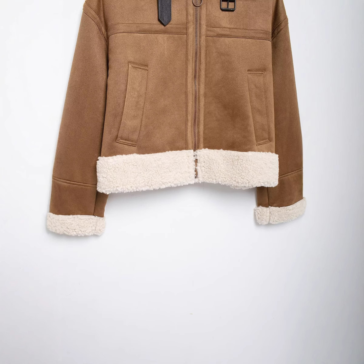Europa y los Estados Unidos al por mayor transfronterizo 2024 otoño y invierno nuevo tipo de piel en una chaqueta de doble cara chaqueta corta retro chaqueta corta mujer