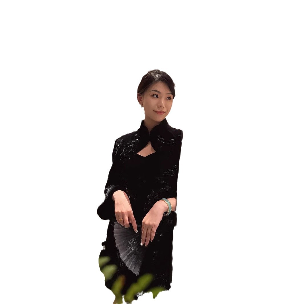 라피트 같은 스타일 2024 가을과 겨울 새로운 수정 된 검은 벨벳 CHEONGSAM 고급 구슬 자수 원피스