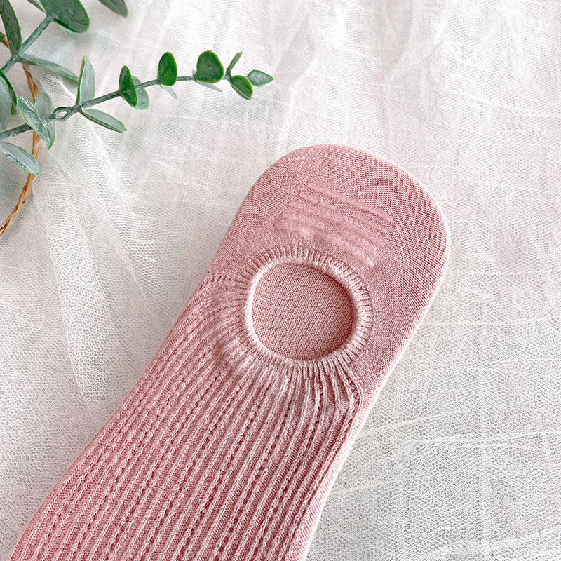 Verano de estilo japonés de doble aguja de color sólido calcetines de algodón Calcetines invisibles de las mujeres delgadas antideslizante talón antideslizante entrega de una sola pieza