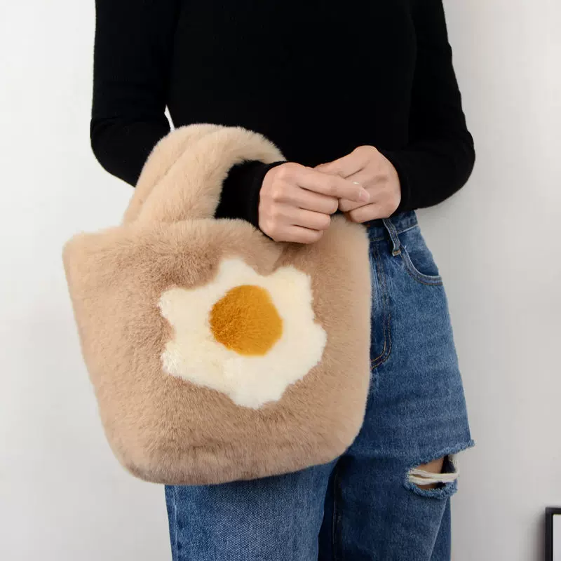 现货供应新款可爱兔仿毛绒水桶包可爱单肩大容量鸡蛋包手提链条包