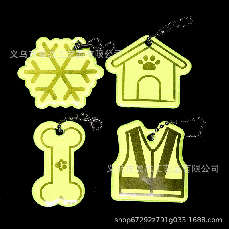 Transfronterizo nuevo llavero reflectante de advertencia nocturna de seguridad colgante de mochila hueso logotipo ecológico