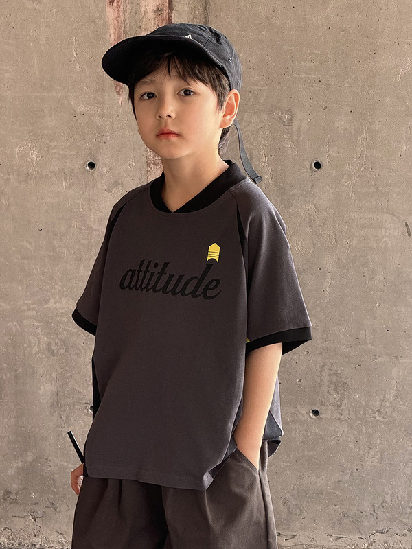 2025年夏新作 子供用カラーブロック半袖Tシャツ 男の子Vネックアメリカンスポーツトップス おしゃれな男の子用半袖Tシャツ|undefined
