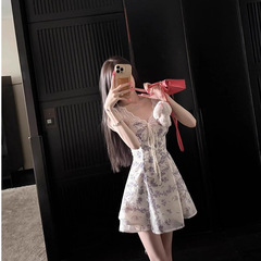 蕾丝拼接绑带v领短袖连衣裙女夏季修身收腰碎花裙子温柔风a字短裙
