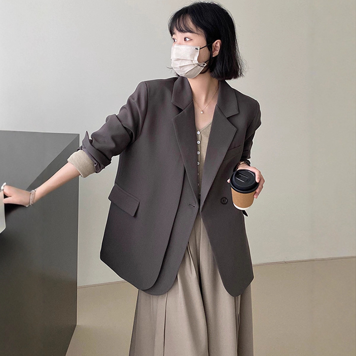 Gray Casual Blazer for Women 2025 Early Autumn Design Petite Korean Style Black Suit with a Sense of Elegance and Sophistication