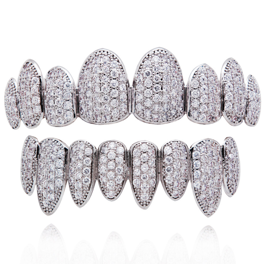 Tirantes irregulares de hip hop de ocho dientes para hombres y mujeres 18K micro incrustaciones 4A ZIRCON chapado en oro vampiro dientes falsos Halloween