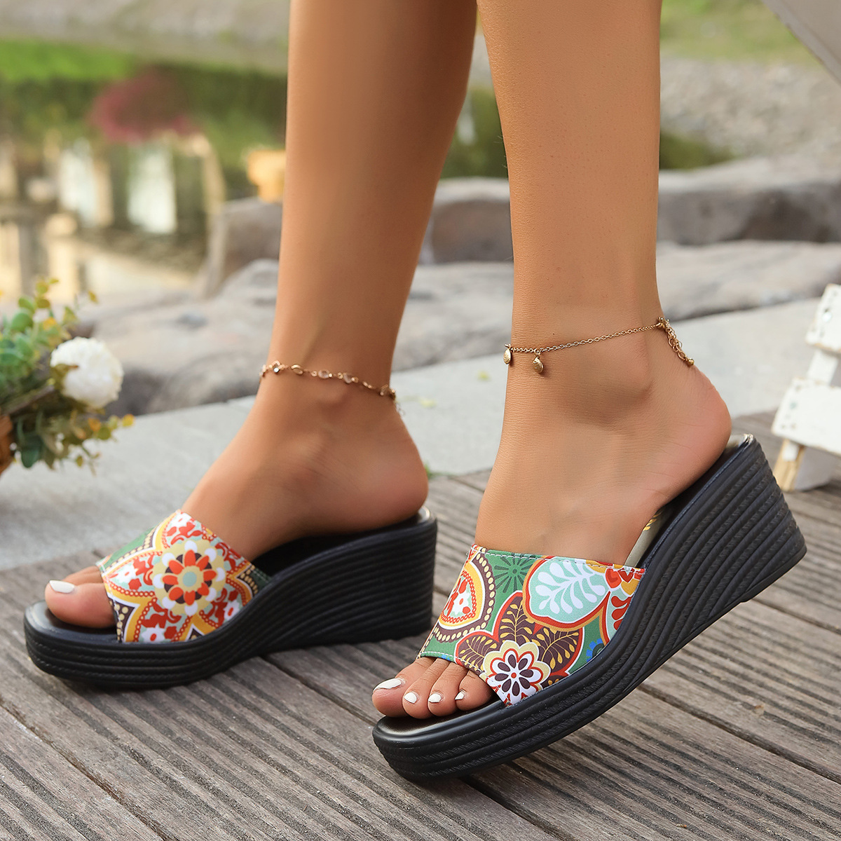 Women's Casual Ethnic Style Floral Round Toe Wedge Slippers display picture 2