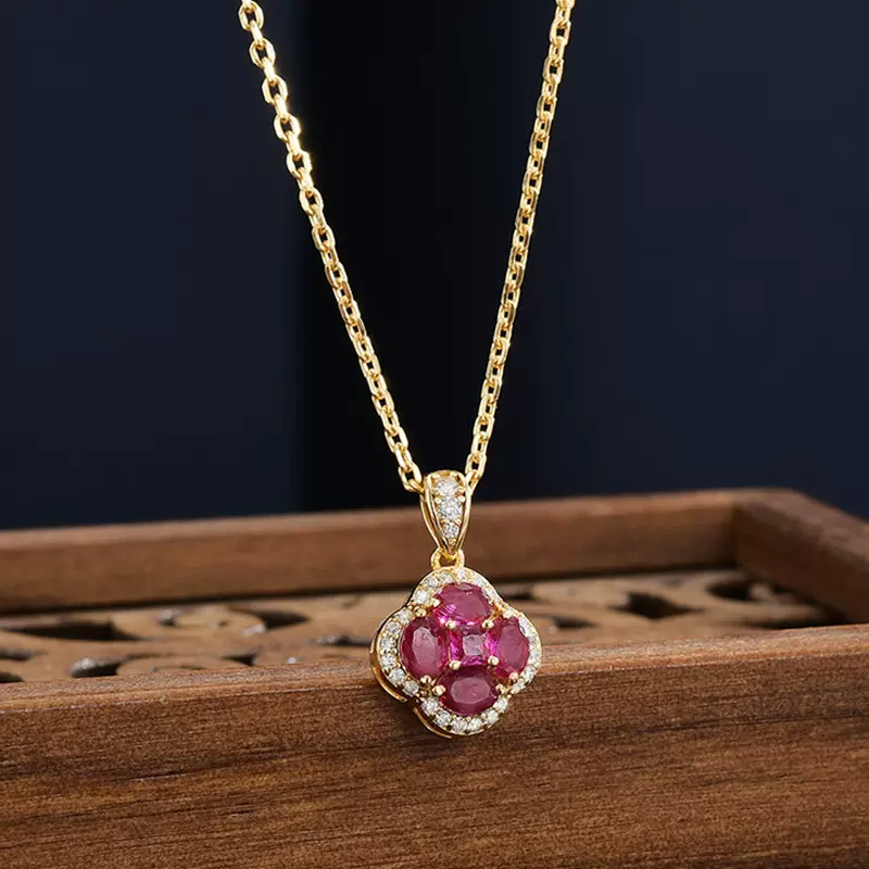 红刚玉项链时尚锆石吊坠百搭高级感锁骨链S925纯银四叶草轻奢项饰