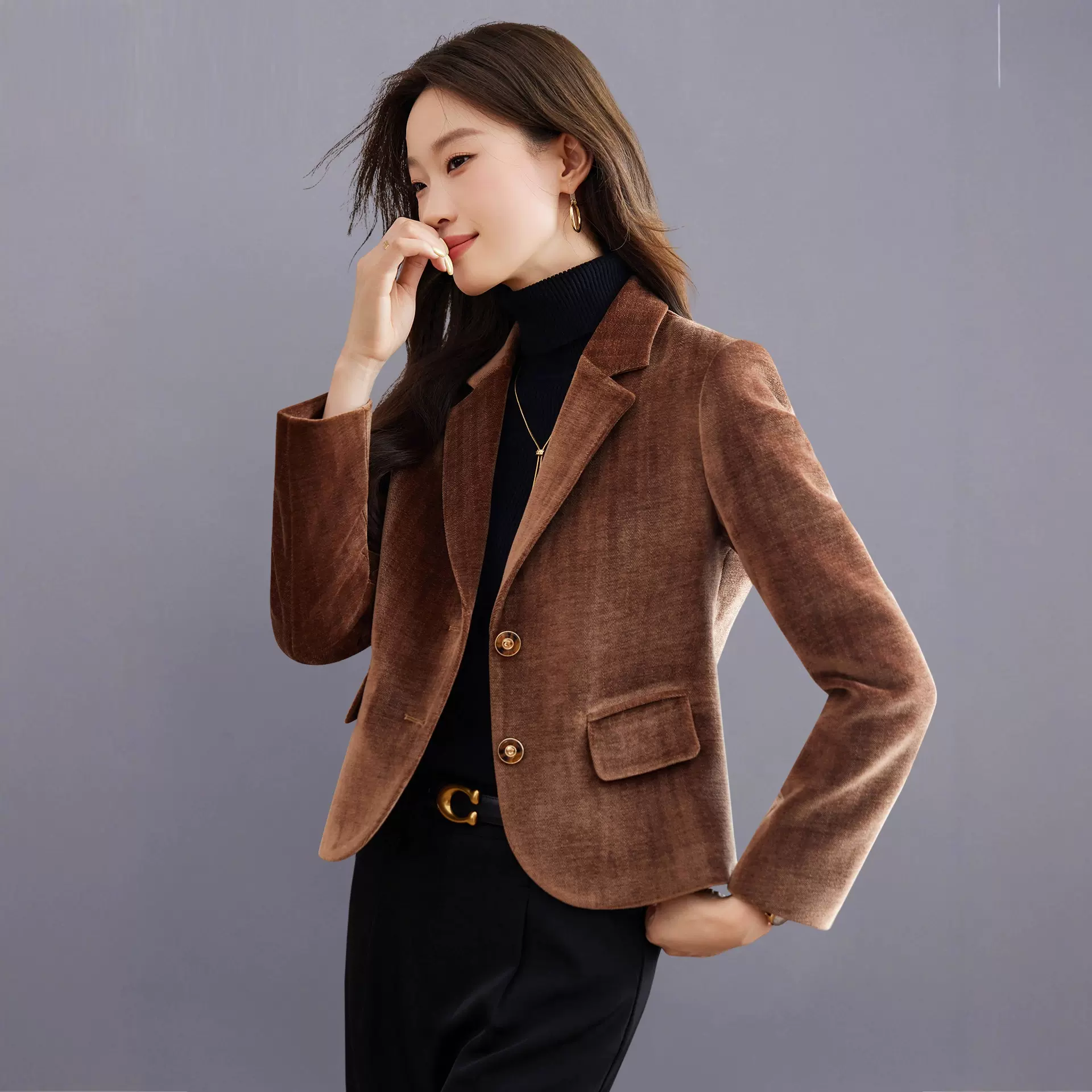 丝绒西装外套女短款2025新款秋冬显瘦气质通勤洋气休闲西服上衣