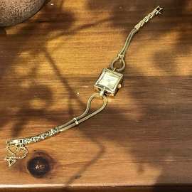 中古手镯女新款方形钢带手链腕表古欧气质小金女士小众石英手表女