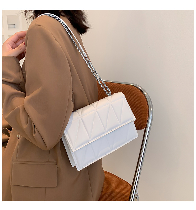 Women's Medium Pu Leather Solid Color Lingge Vintage Style Classic Style Lock Clasp Crossbody Bag Square Bag display picture 13