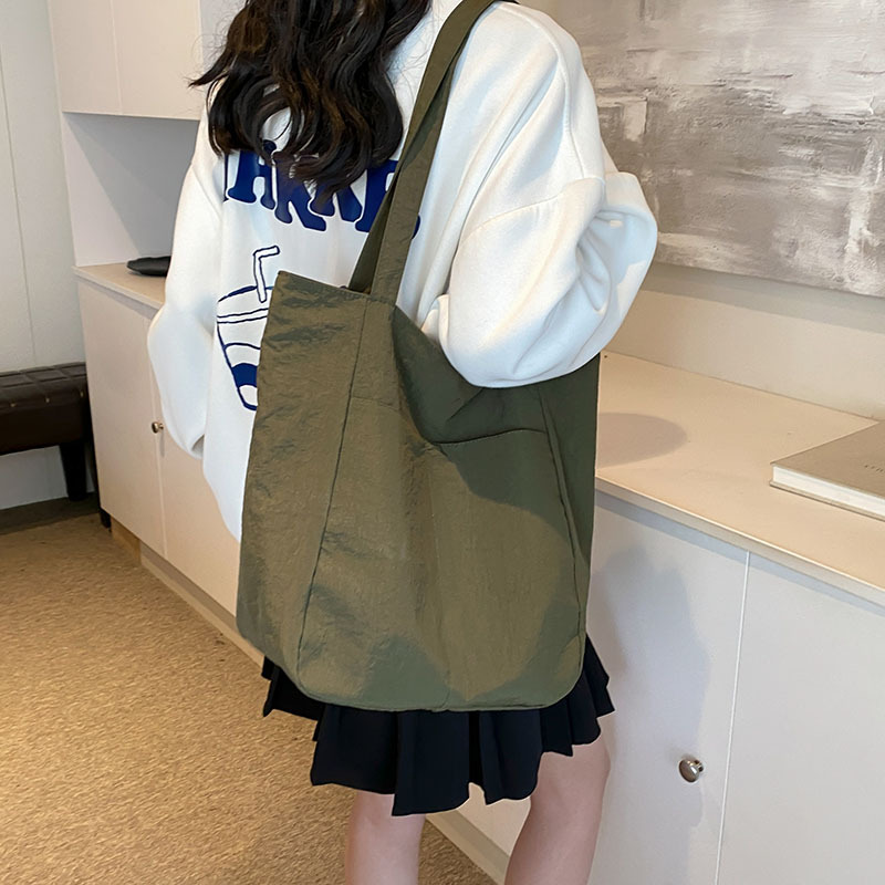 Bolsas de gran capacidad para mujeres 2024 verano nuevo bolsas de lienzo de clase nicho bolsas de hombro de moda