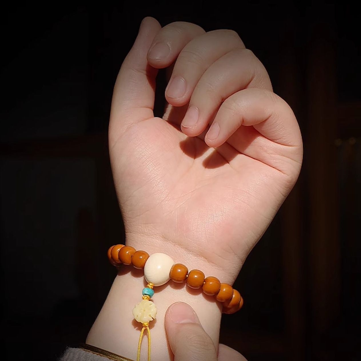 원래 색상 얼음 소재 맘모스 치아 삼방향 부처님 머리 물방울 VAJRA 별과 달 BODHI 108 부처님 비즈 만트라 팔찌 액세서리