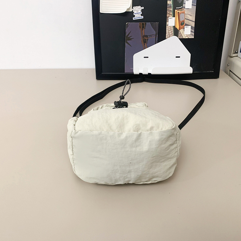Solid-color nylon fabric bag for women, Spring 2025 new niche waist bag, ins casual pleated phone bag, crossbody bag for women undefined