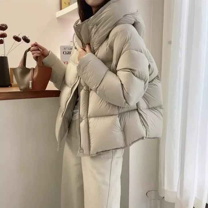 云朵泡芙羽绒服女2024新款短款连帽白鸭绒加厚保暖面包服轻奢外套