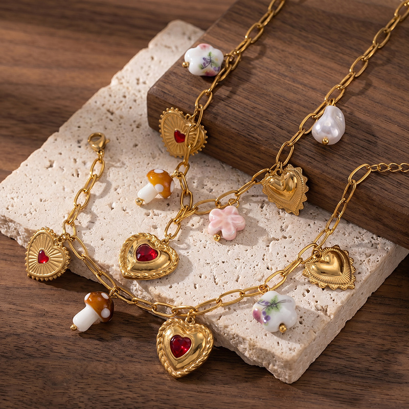 Tina Europa y los Estados Unidos transfronterizos nuevos collares de acero de titanio de amor universal lujo ligero de alta calidad cerámica flor corazón de桃 cadena clavícula mujer