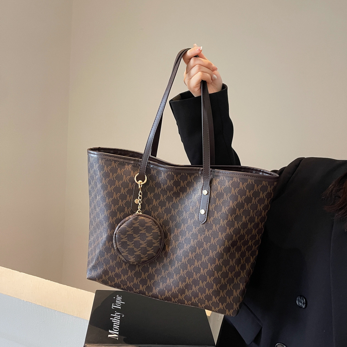 2025 새로운 국경 간 여성용 가방 절묘한 대용량 엄마 가방 틈새 통근 숄더 백 인쇄 휴대용 토트 백