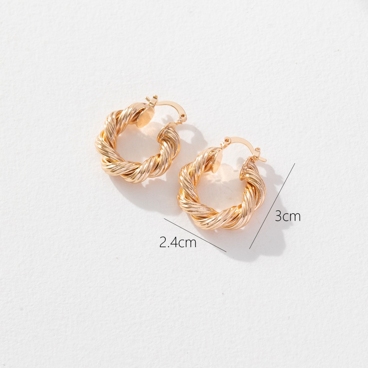Amazon nicho de diseño retrógrado simple ligero aretes de lujo inswind único de alto nivel de sensación de perilla torcida