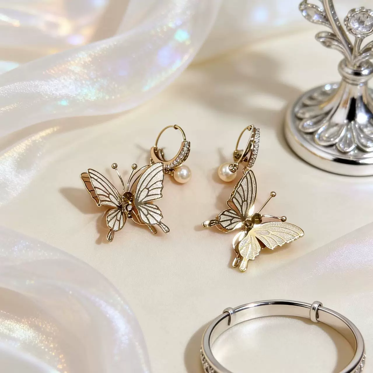 秋冬蝴蝶珍珠耳环女小众设计感耳环轻奢高级感时尚气质百搭耳饰品