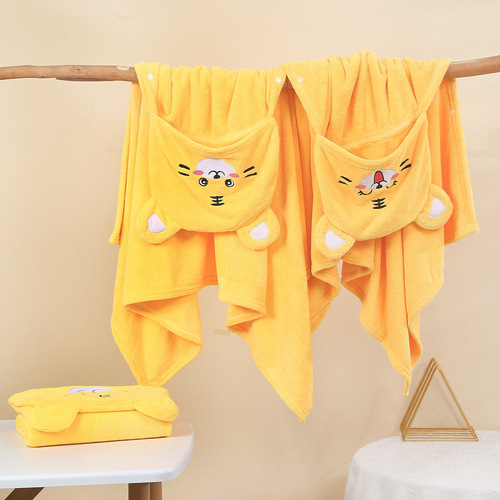 Children's bathrobe cloak coral velvet baby hooded cartoon bath towel baby bath beach quick-drying children's bathrobe