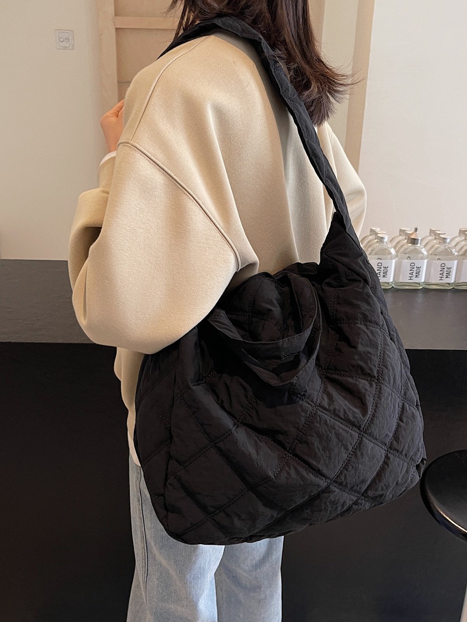 新型クロスボーダー秋冬ファッションブランドの雲がしわになっています。